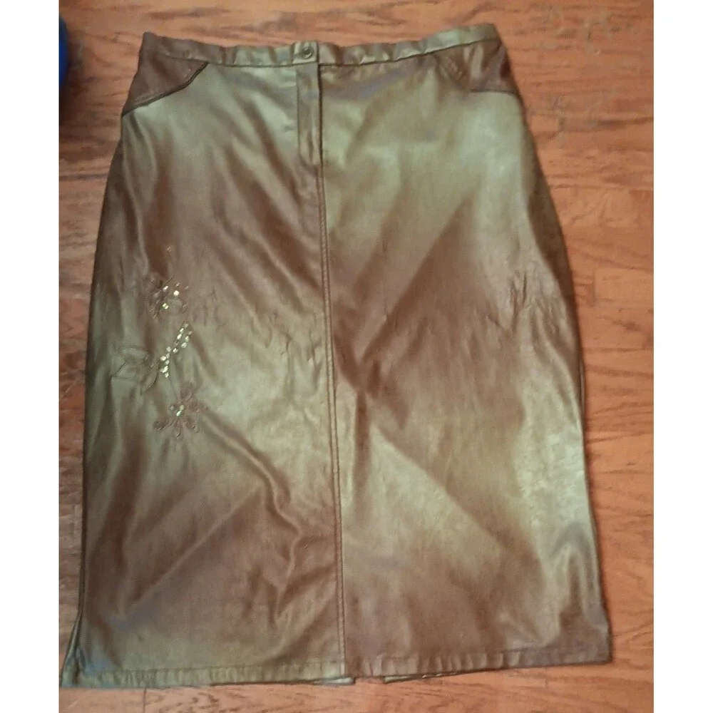 Polyester skirt - Picture 1 of 3